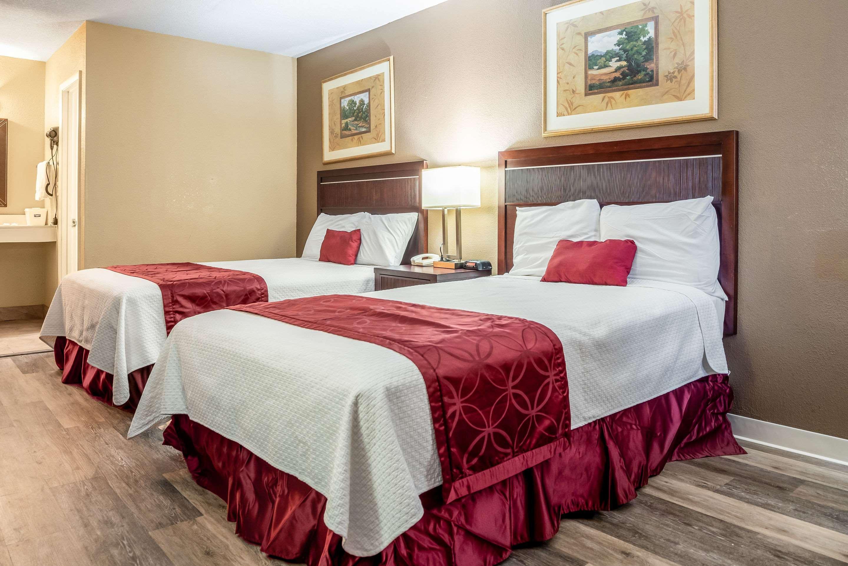 Bushnell Rodeway Inn מראה חיצוני תמונה