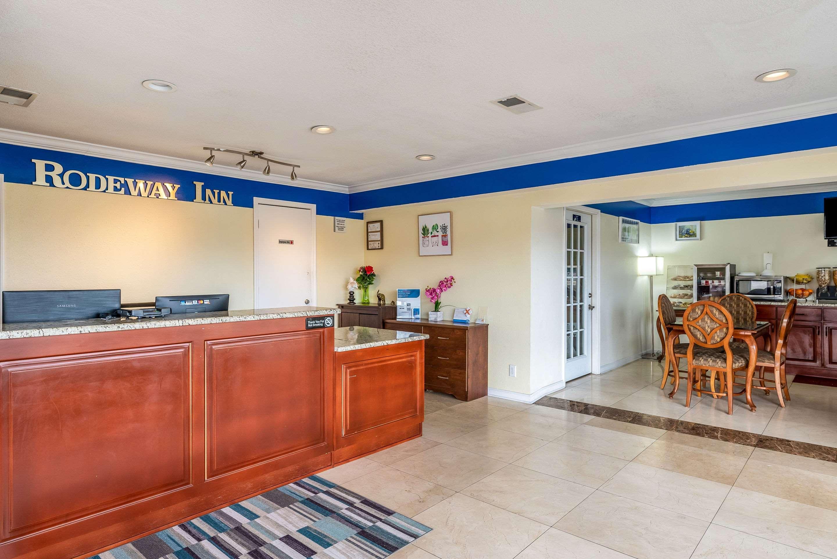 Bushnell Rodeway Inn מראה חיצוני תמונה