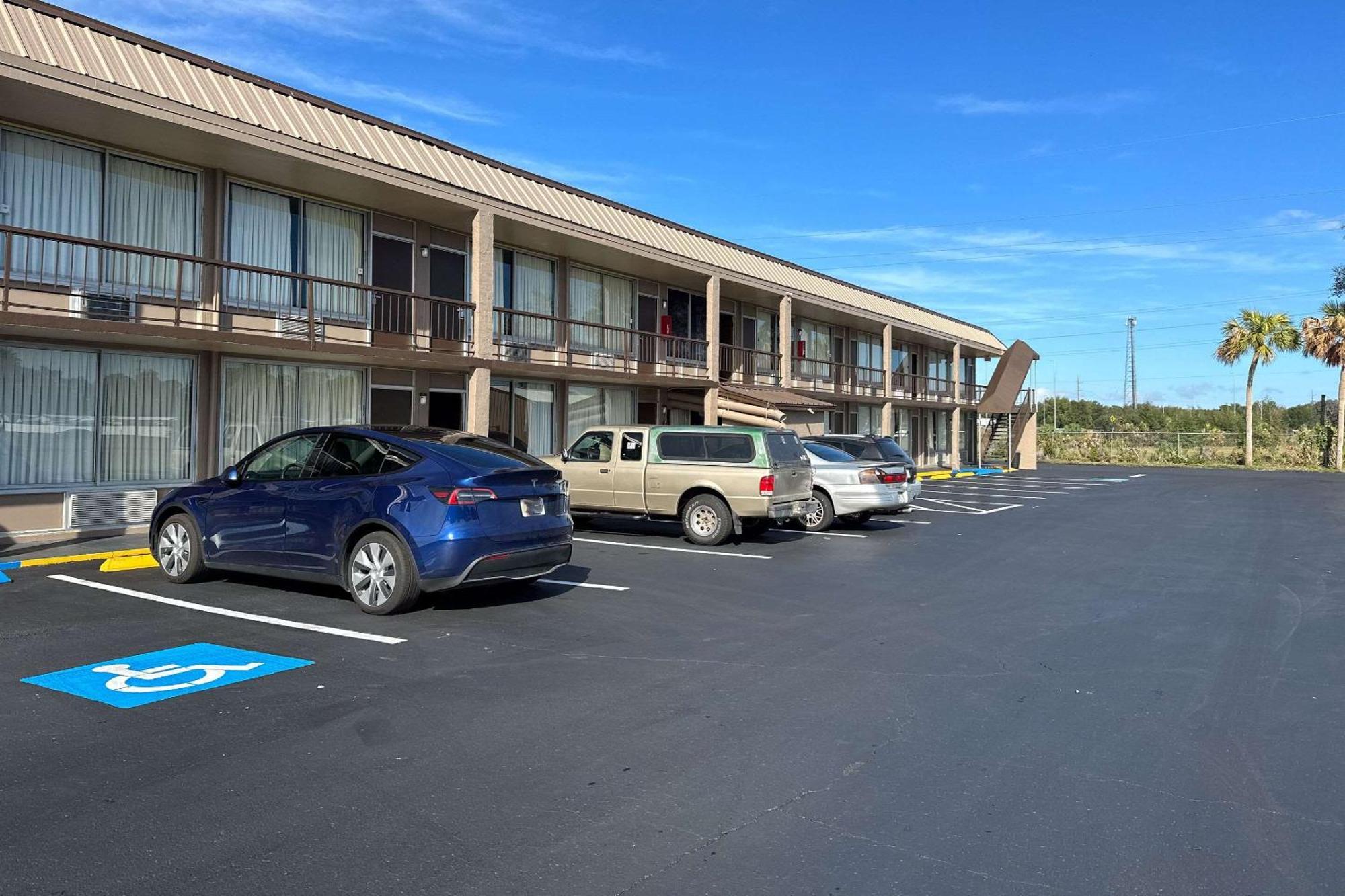 Bushnell Rodeway Inn מראה חיצוני תמונה