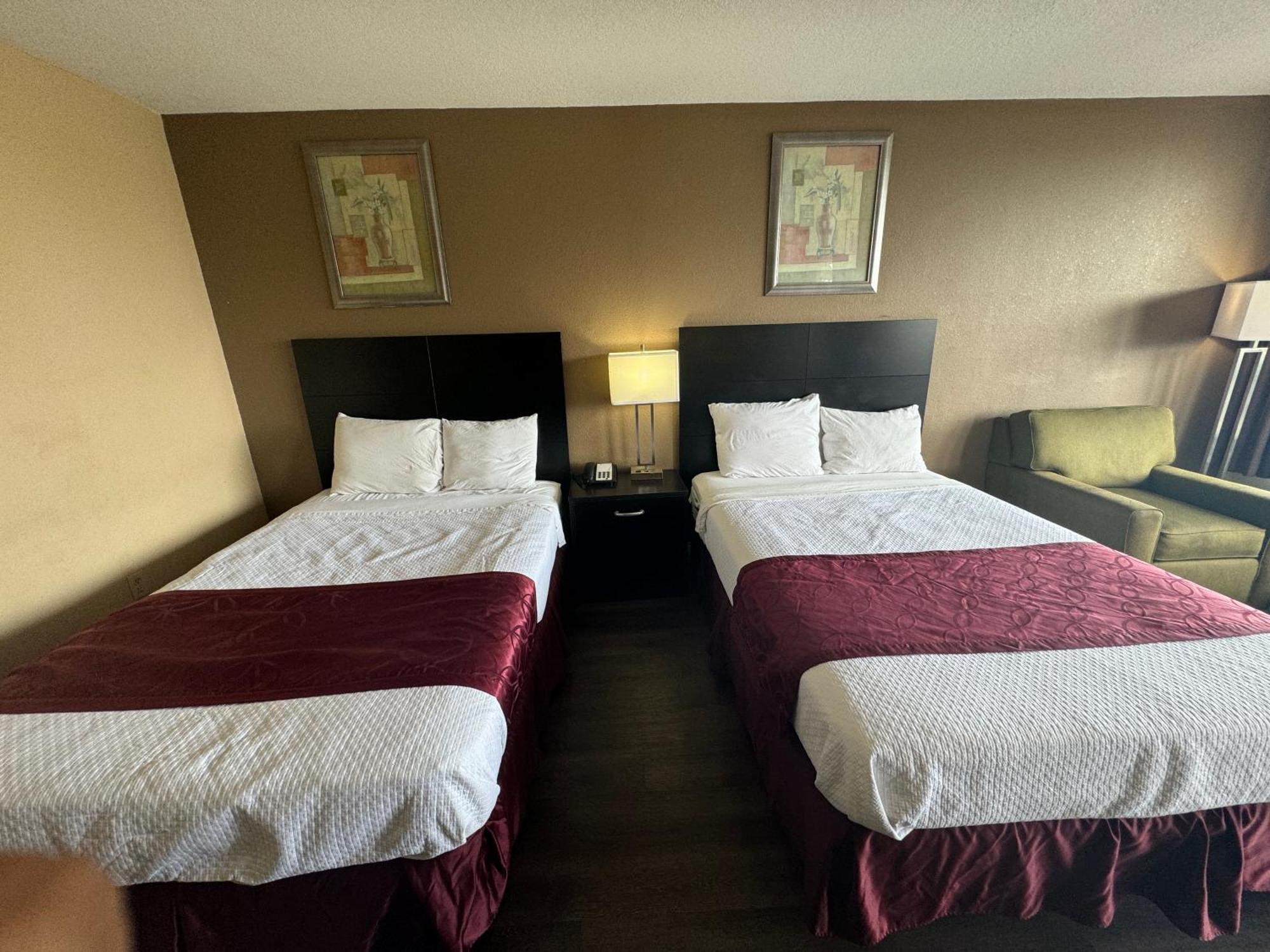 Bushnell Rodeway Inn מראה חיצוני תמונה