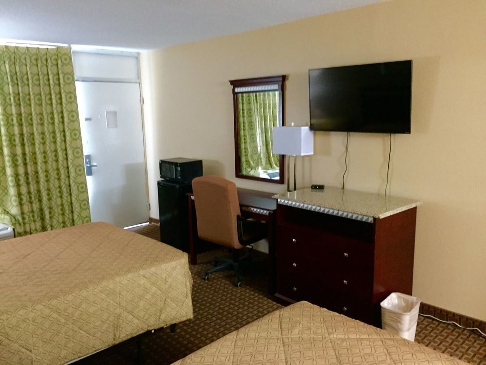 Bushnell Rodeway Inn מראה חיצוני תמונה