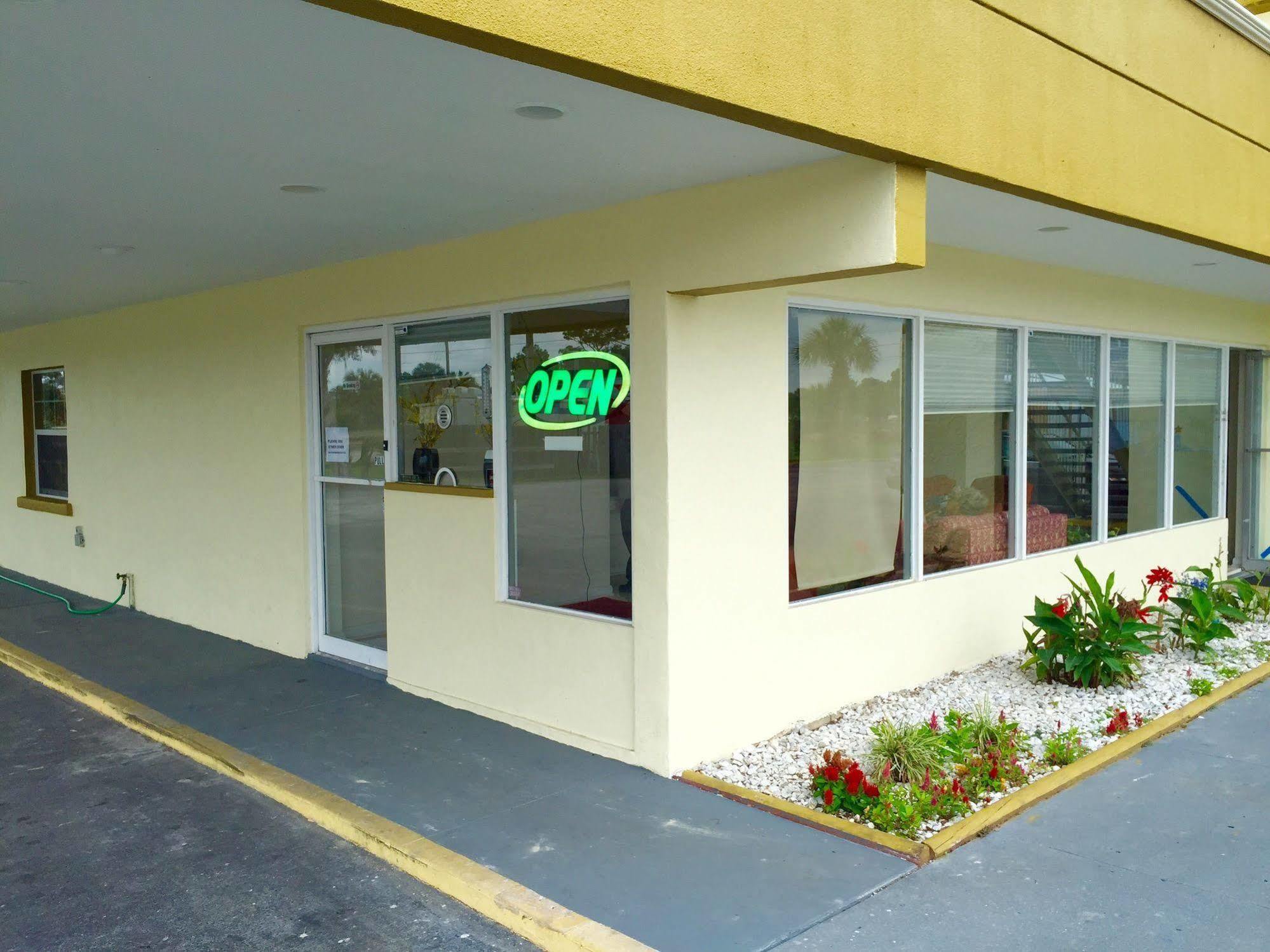 Bushnell Rodeway Inn מראה חיצוני תמונה