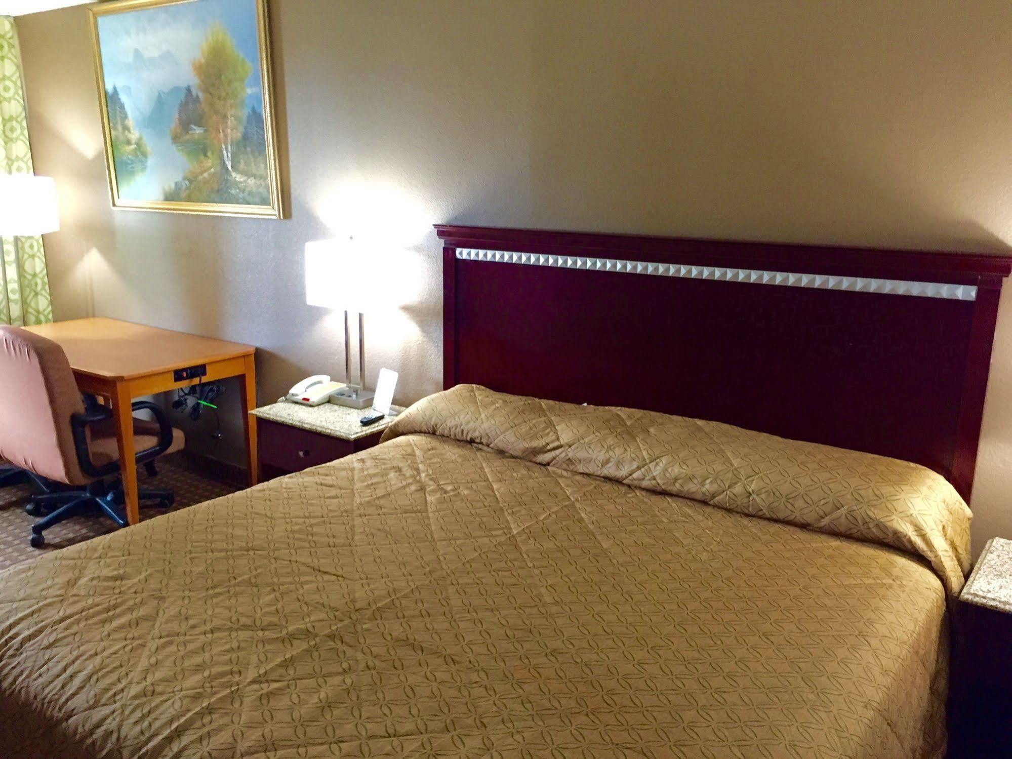 Bushnell Rodeway Inn מראה חיצוני תמונה