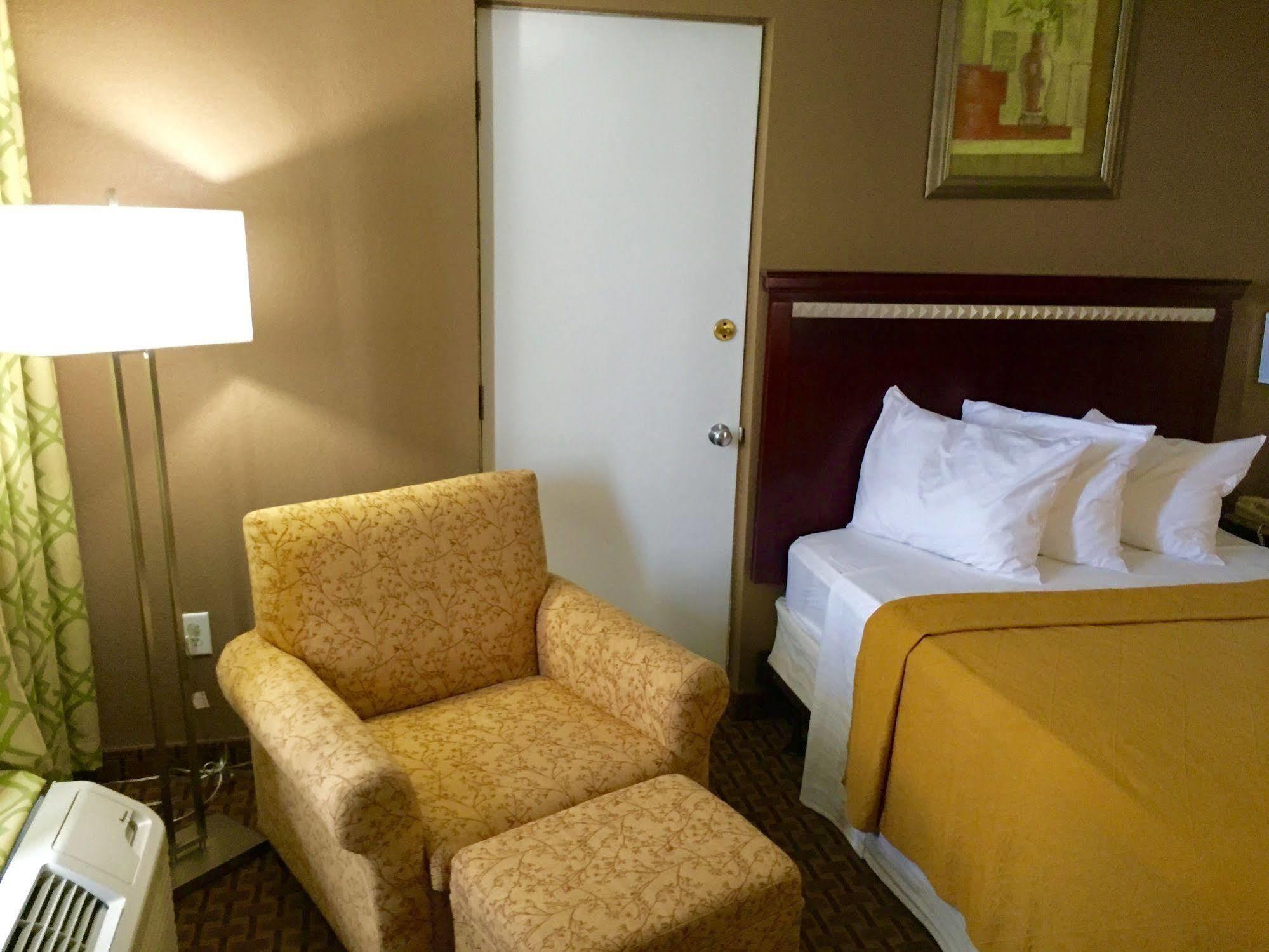 Bushnell Rodeway Inn מראה חיצוני תמונה