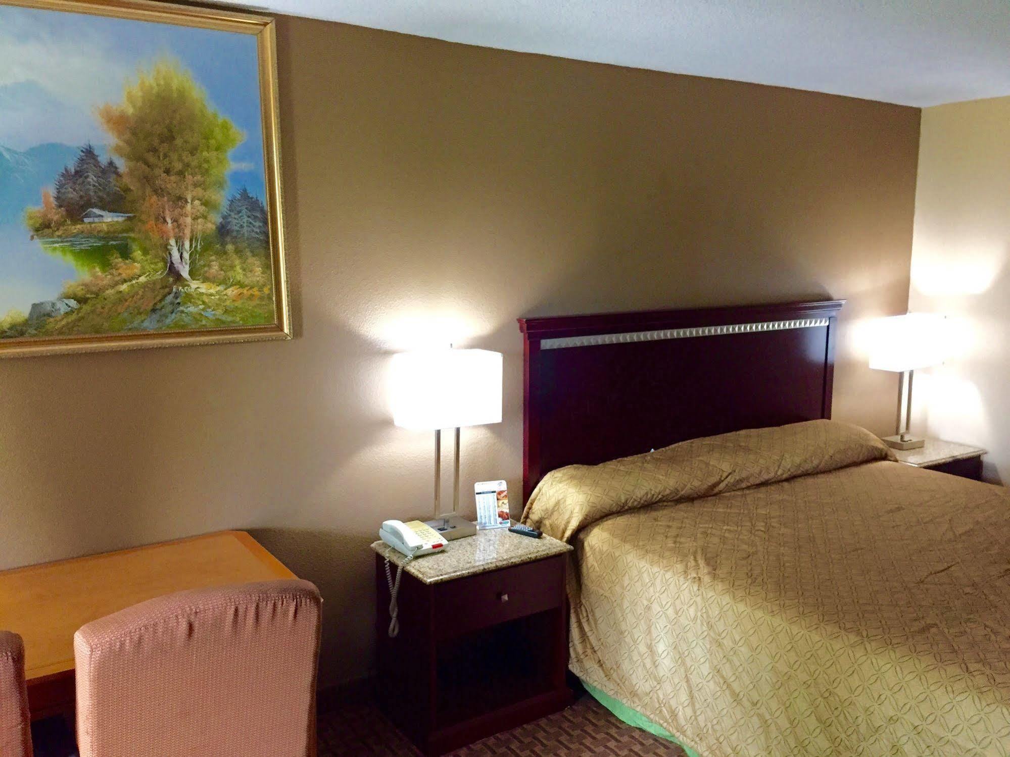 Bushnell Rodeway Inn מראה חיצוני תמונה