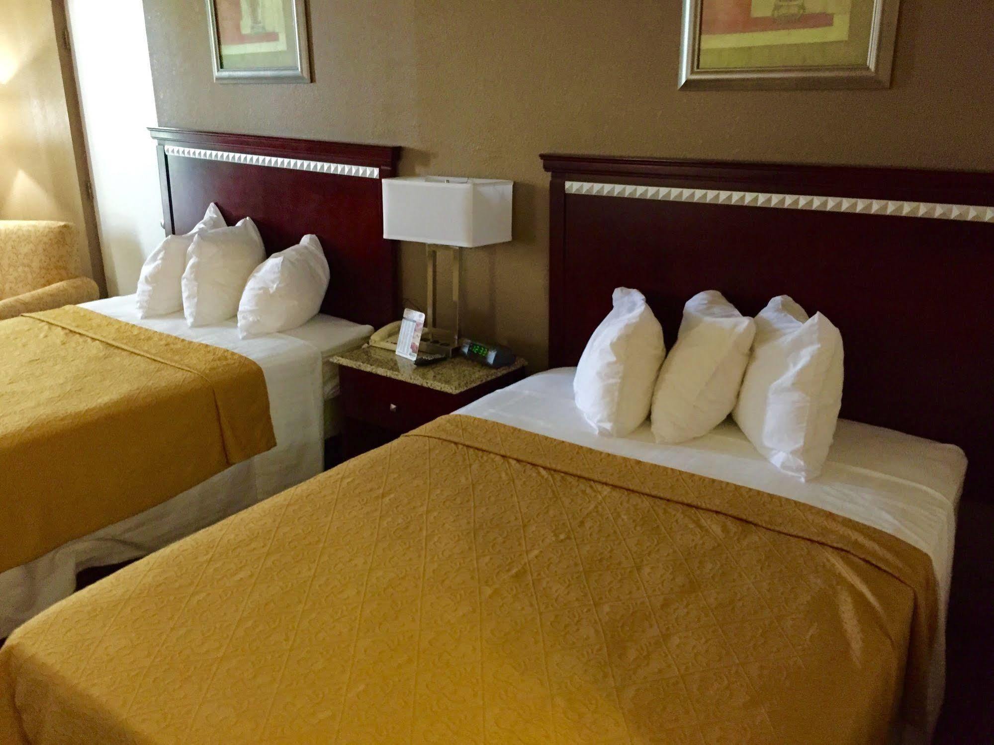 Bushnell Rodeway Inn מראה חיצוני תמונה